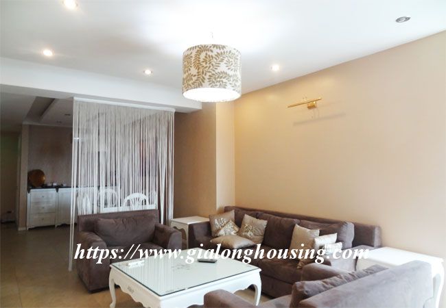 Cho thuê căn hộ tầng 10 chung cư cao cấp E1 Ciputra, 123m2, 3PN, giá: 15 triệu/tháng 564127