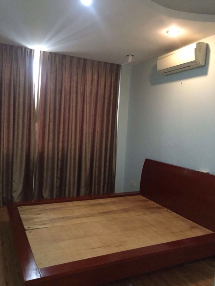 Cho thuê căn hộ 71 Nguyễn Chí Thanh, DT 76m2, 2 phòng ngủ, có đồ, giá 10 tr/tháng. LH: 0914 14 2792 578185