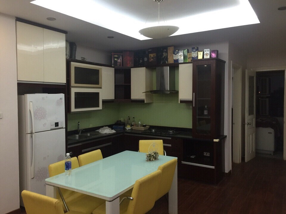 Cho thuê căn hộ 27 Huỳnh Thúc Kháng, DT 110m2, 3 phòng ngủ, full nội thất. Giá thuê: 13 tr/th 579096