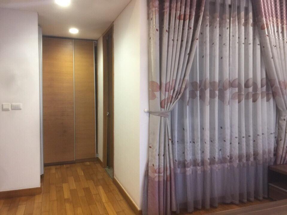 Cho thuê căn hộ cao cấp Yên Hòa Thăng long 3 phòng ngủ, DT 110 m2 giá 12 triệu. Lh 0942487075 589170