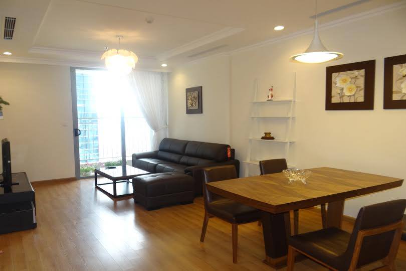 Cho thuê căn hộ Vinhomes, tầng 22, 86m2, 2 PN sáng, nội thất đẹp, 24 triệu/tháng, LH: 0936178336 596086