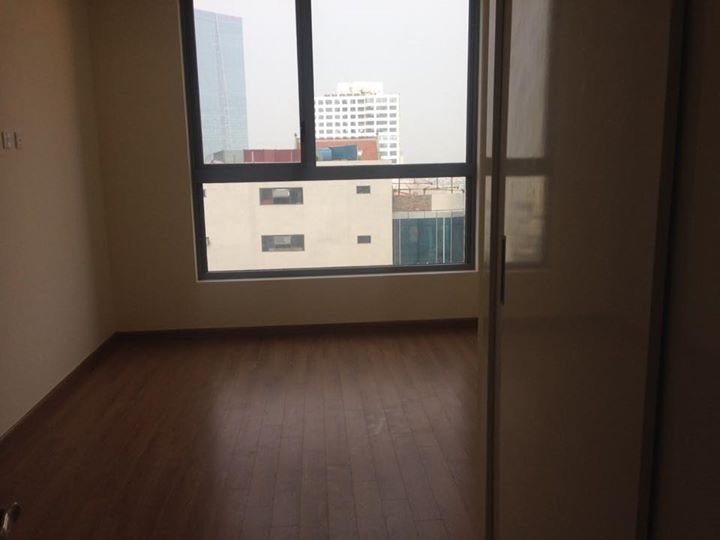 Cho thuê căn hộ CC Vinhomes Nguyễn Chí Thanh, dt 137m2, 3 phòng ngủ, đồ cơ bản, ban công view hồ
 641610