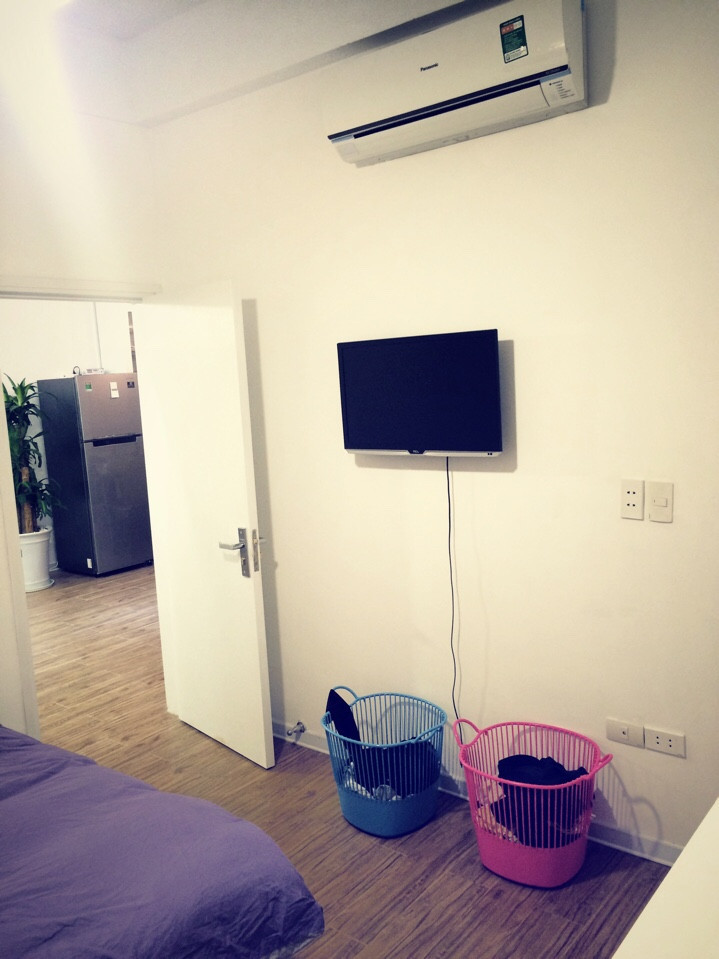 Cho thuê căn hộ chung cư 165 Thái Hà gồm 2 ngủ, giá 13tr/th. LH Bách 0975170993 665731