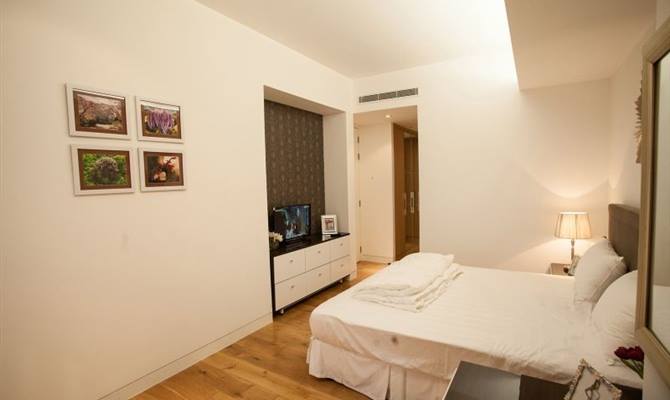 Cho thuê căn hộ chung cư Royal City 3 phòng ngủ, đủ nội thất đẹp 704392