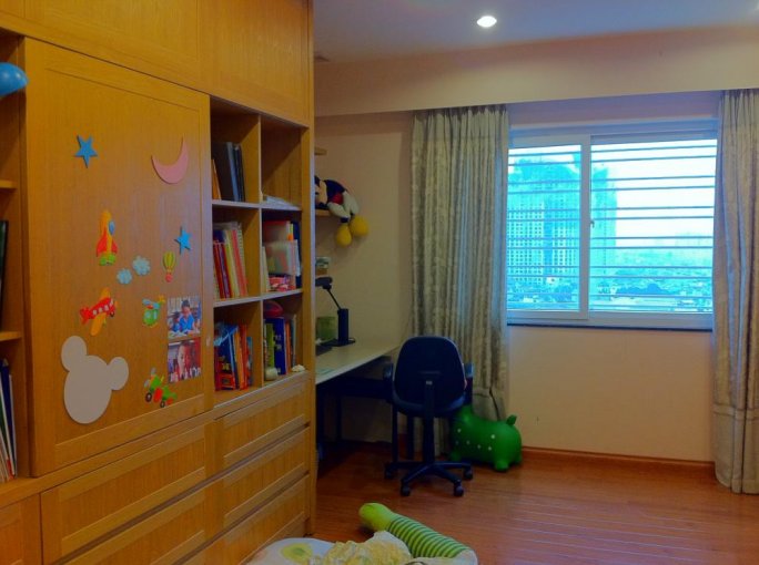 Cho thuê căn hộ cao cấp 165 Thái Hà thiết kế 2 phòng ngủ, full nội thất đẹp lung linh giá 13 triệu/tháng. Lh Bách: 0975.170.993 708690