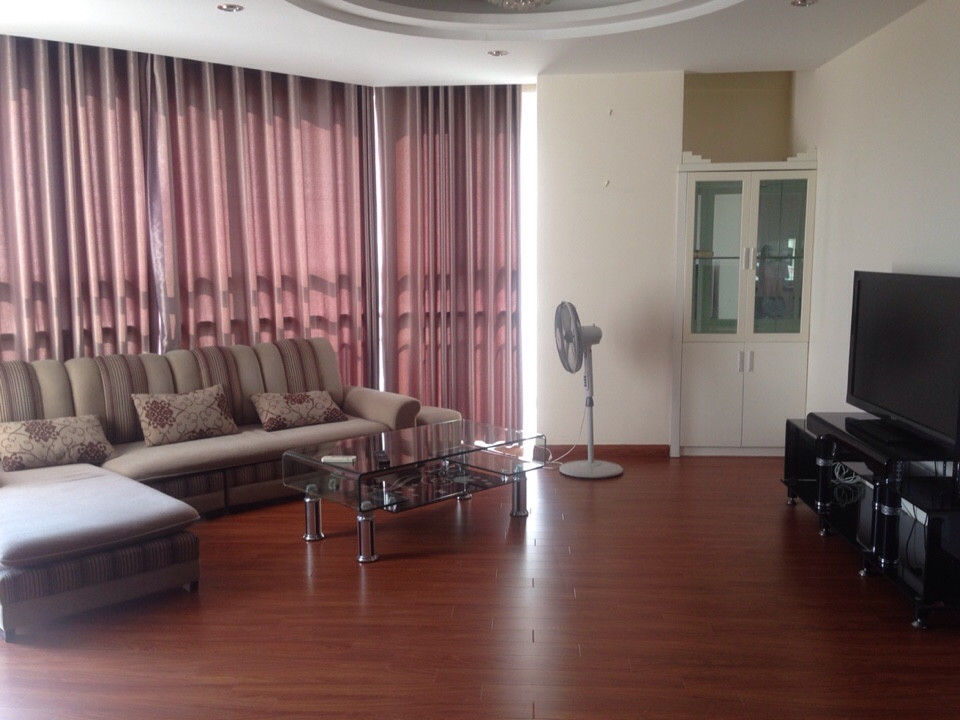 Cho thuê căn hộ 27 Huỳnh Thúc Kháng, DT 110m2, 3 PN, có đồ, giá thuê 12tr/th 790524