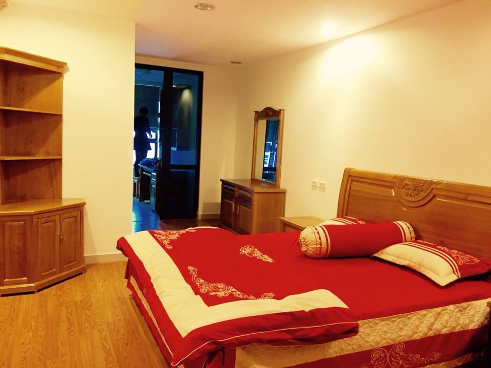 Cho thuê căn hộ 27 Huỳnh Thúc Kháng, DT 110m2, 3 phòng ngủ, có đồ, giá thuê 12tr/th 816785