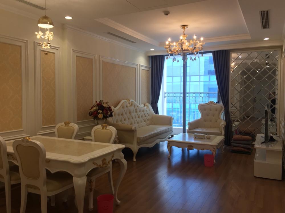 Cho thuê căn hộ chung cư Vinhomes, Nguyễn Chí Thanh, 2 phòng ngủ, đủ đồ đẹp, giá 24 triệu/th 829091