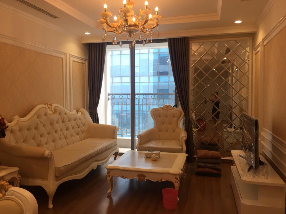 Cho thuê căn hộ chung cư Vinhomes, Nguyễn Chí Thanh, 2 phòng ngủ, đủ đồ đẹp, giá 24 triệu/th 829091
