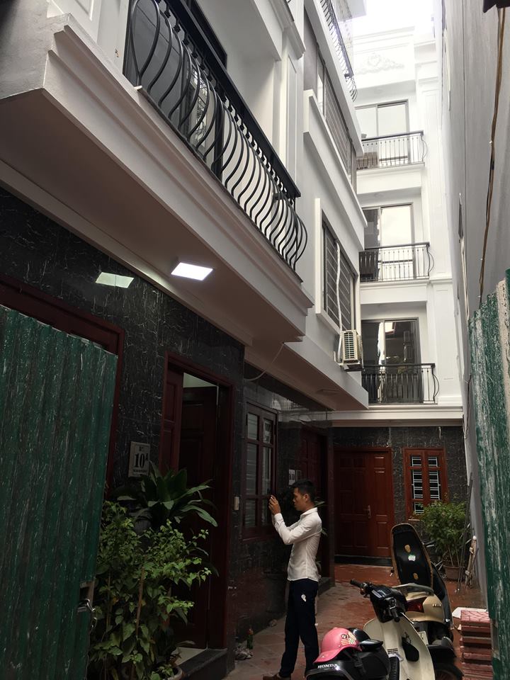 Chính chủ cần bán căn nhà mặt phố  tại Nguyễn Văn Cừ gần Bến xe Gia Lâm lh 0962625154 846574