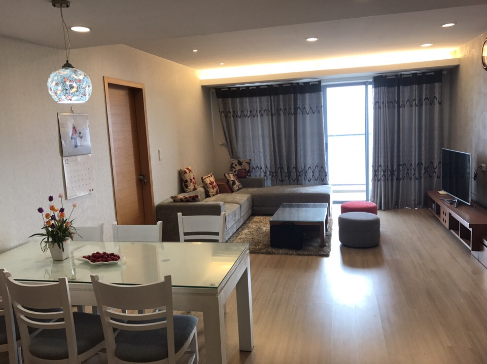 Cho thuê căn hộ cao cấp tại chung cư 15&17 Ngọc Khánh, Ba Đình 140m2, 3PN view hồ giá 15 tr/th 848259