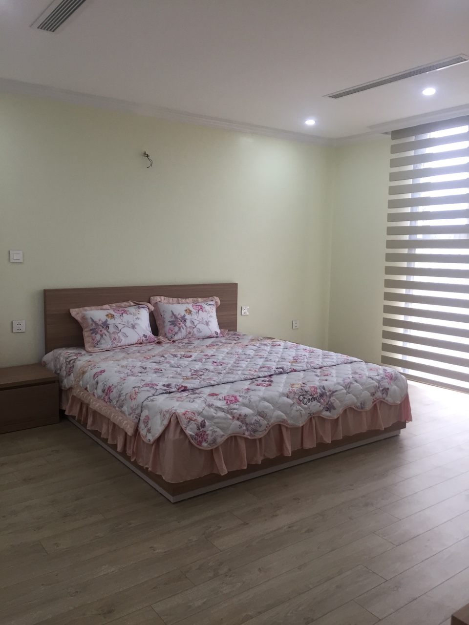 Cho thuê căn hộ chung cư Tân Hoàng Minh 36 Hoàng Cầu, 3 phòng ngủ, full nội thất, giá 23 tr/th 850251