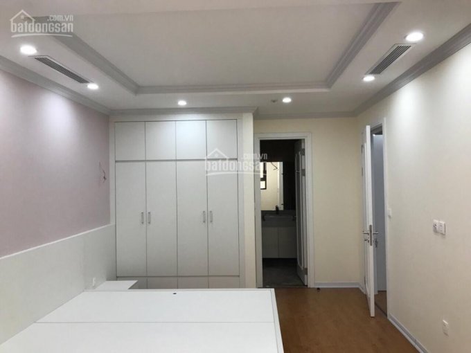 Cho thuê căn hộ cao cấp tại Vinhomes Nguyễn Chí Thanh 111m2, 3PN đủ đồ, giá 30 triệu/tháng
 851663