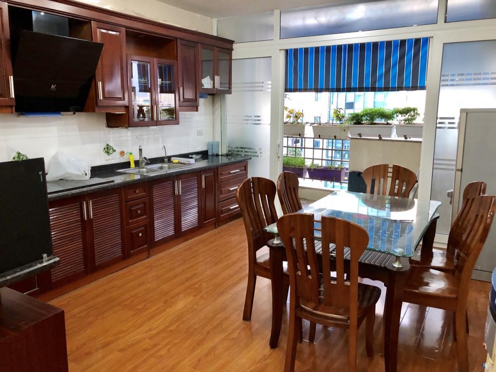 Cho thuê căn hộ chung cư D5C Trần Thái Tông 130m2, 2-3PN, full nội thất, giá thuê 12 tr/th 852350