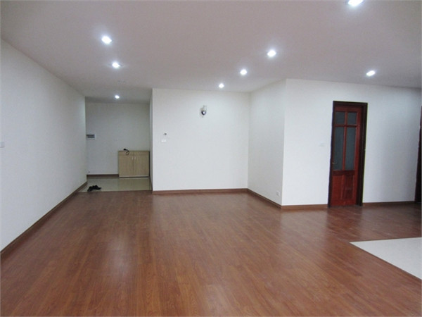 Chính chủ cho thuê căn hộ 57 Láng Hạ, 146m2, 3 phòng ngủ, đồ cơ bản, 14 triệu/tháng. 858270