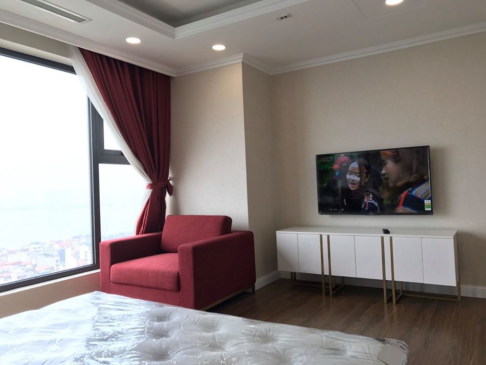 Cho thuê căn hộ 3PN tại CC cao cấp D'. Le Roi Soleil, đồ mới đẹp, view sông Hồng. LH: 0936496919 917650