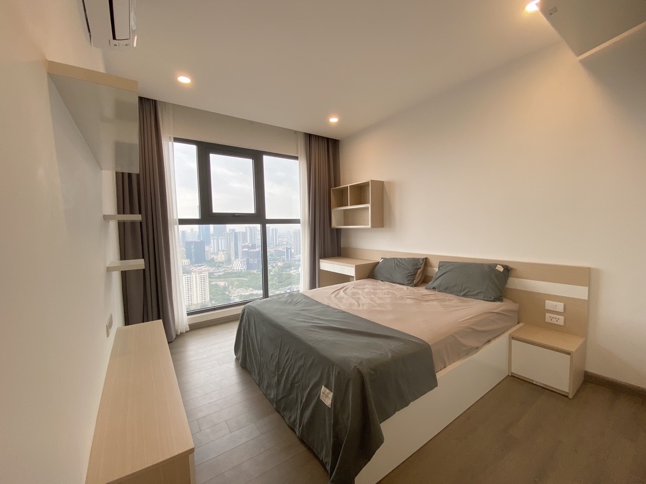Cho thuê căn hộ cao cấp FLC Twin Tower 265 Cầu Giấy, 2PN, đủ đổ rất đẹp, giá thuê 13 tr/ tháng, miễn phí quản lý, phí dịch vụ 1 năm. LH 0981623047 955382