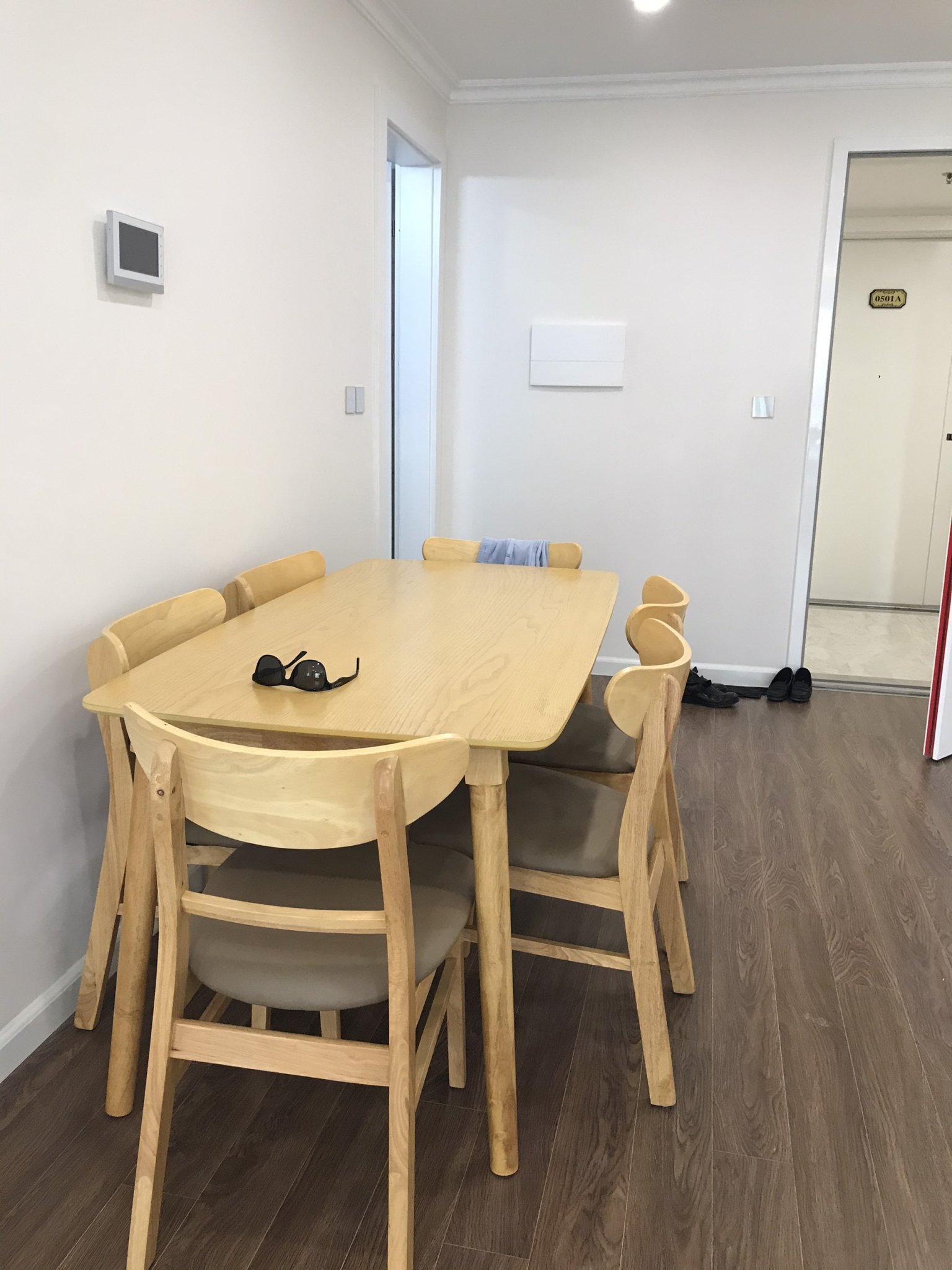 Cho thuê căn hộ 3PN đủ đồ hiện đại tại Minh Khai giá rẻ, view đẹp
 961397