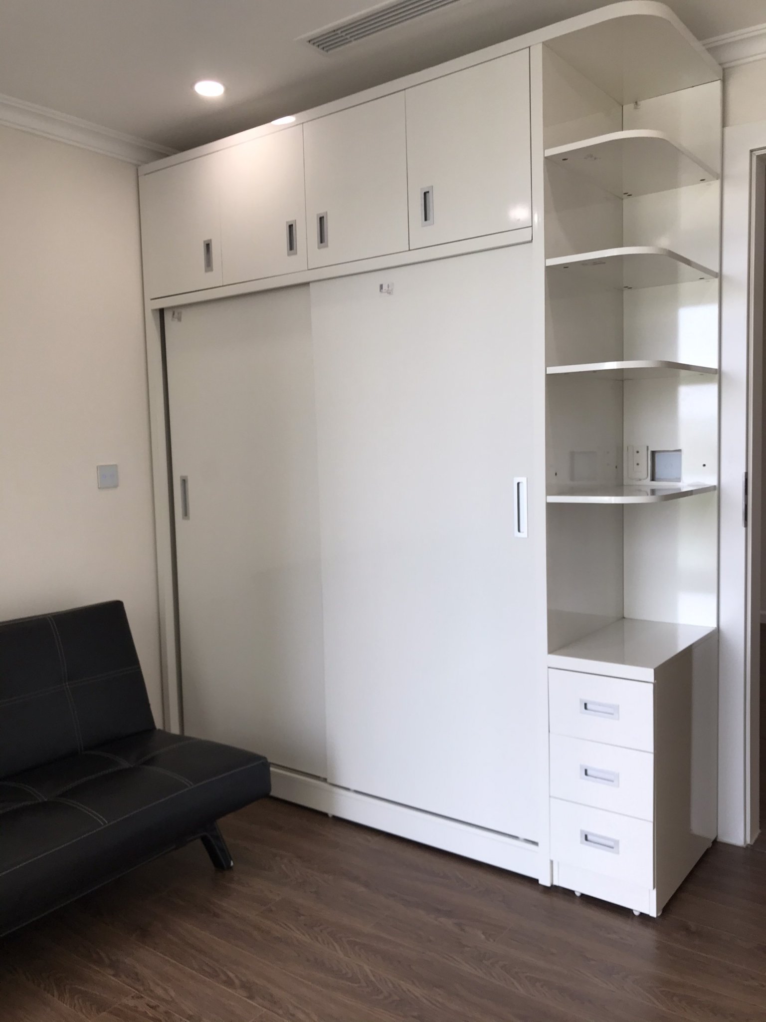 Cho thuê căn hộ 3PN đủ đồ hiện đại tại Minh Khai giá rẻ, view đẹp
 961397
