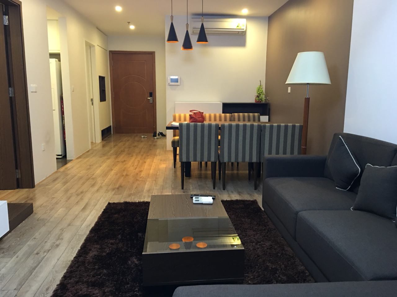Cần cho thuê gấp căn hộ 137m2, 3 phòng ngủ Vinhomes Nguyễn Chí Thanh, LH 0986261383 999827