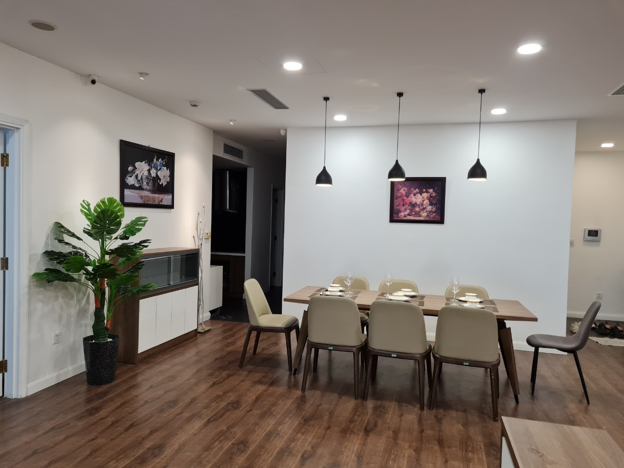 Cho thuê căn hộ tòa chung cư Vincom Bà Triệu, 160m, 3 phòng ngủ đầy đủ nội thất cao cấp, ảnh thật 1005379