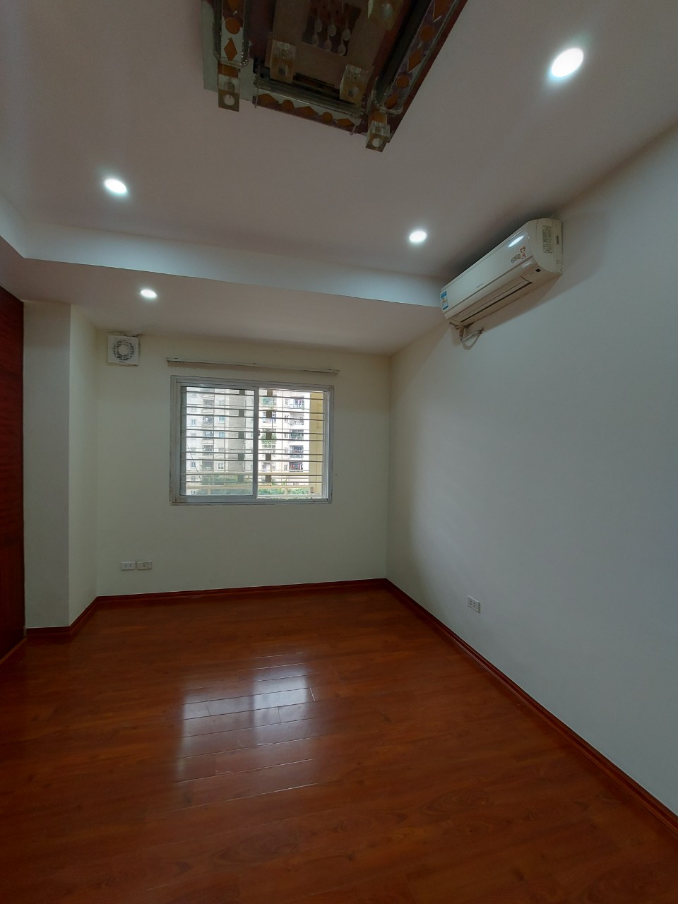 cho thuê chung cư 4F vũ phạm hàm, 63m, 2 phòng ngủ, 8.5 triệu 1027070