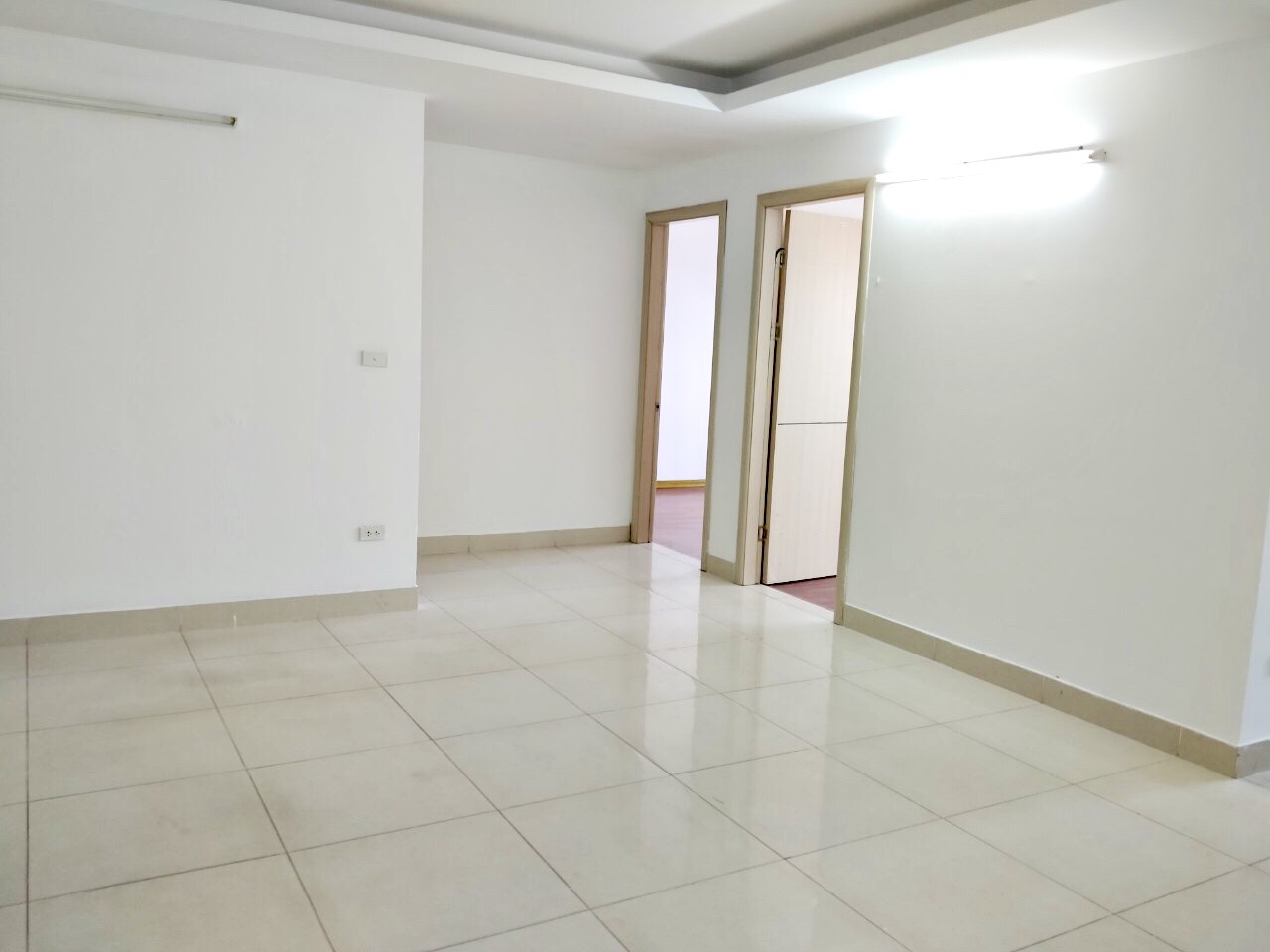 Cho thuê căn hộ 3 phòng ngủ đồ cơ bản chung cư Hồ Gươm plaza nhà cực thoáng đẹp sạch sẽ phú hợp làm văn phòng  1028160