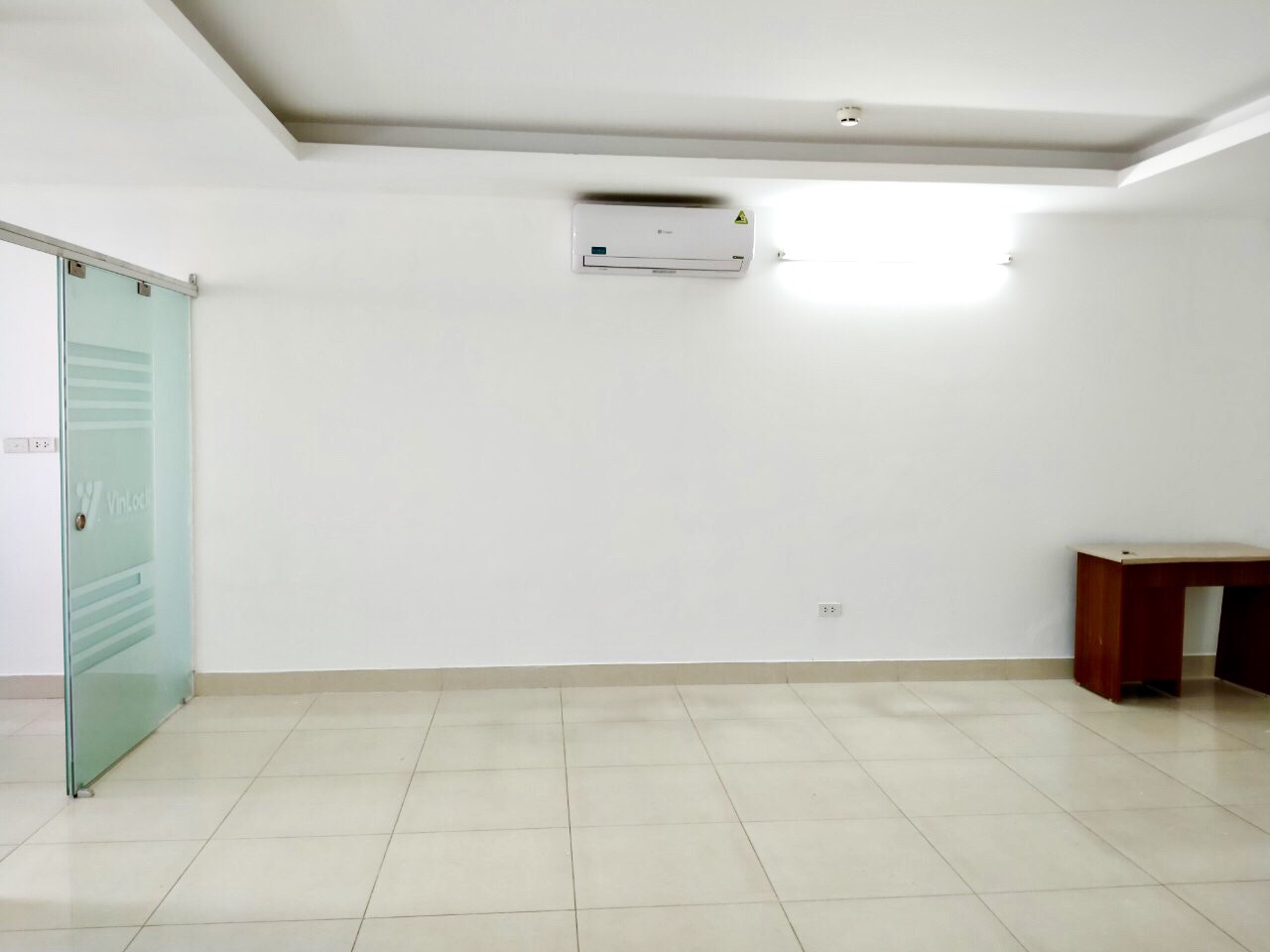Cho thuê căn hộ 3 phòng ngủ đồ cơ bản chung cư Hồ Gươm plaza nhà cực thoáng đẹp sạch sẽ phú hợp làm văn phòng  1028160