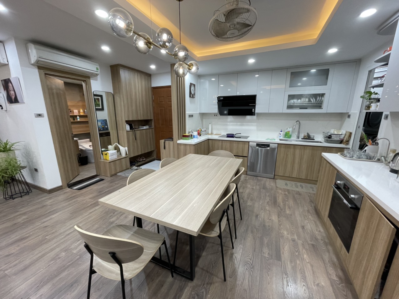 Cho thuê căn hộ tại tòa N05 Hoàng Đạo Thúy 181m2, 3 ngủ full đồ đẹp cao cấp giá chỉ 20tr /tháng 333245