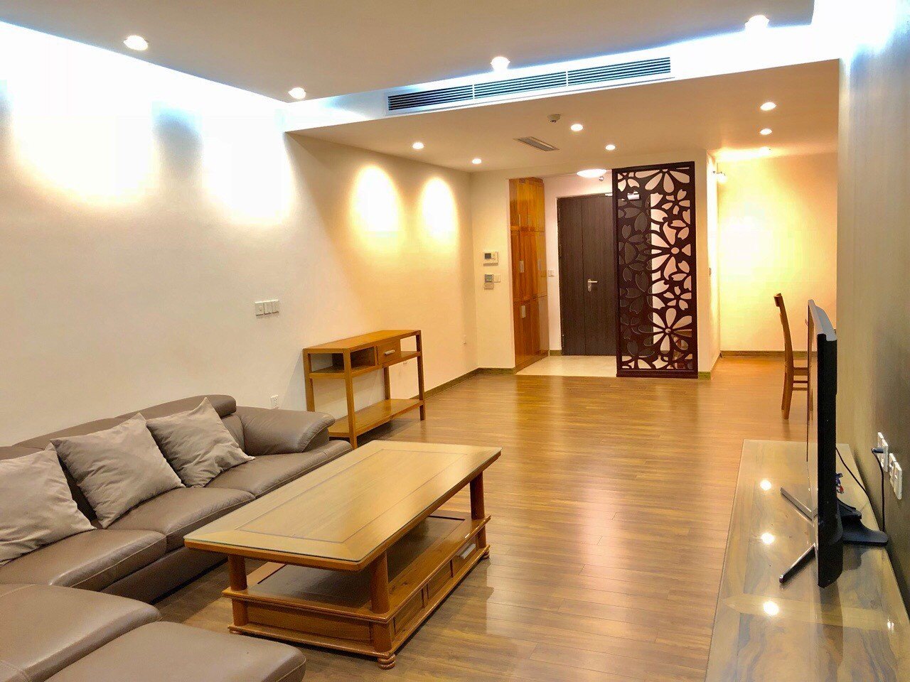 Cho thuê chung cư M5 Nguyễn Chí Thanh, 133m2, căn hộ thiết kế 3 phòng ngủ, đầy đủ đồ, giá 16 triệu/tháng 214324