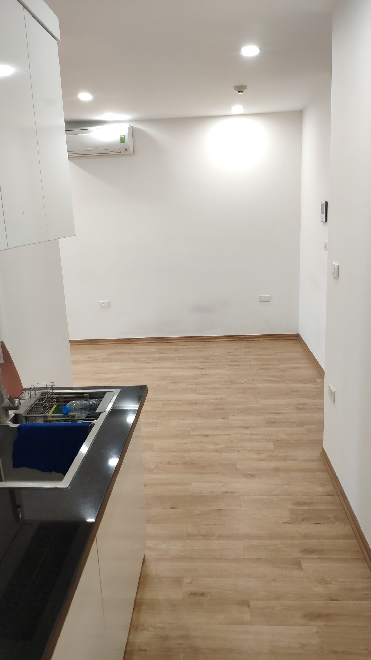 Cho thuê căn hộ 2PN chung cư T&T 120 Định Công đồ cơ bản 1030856