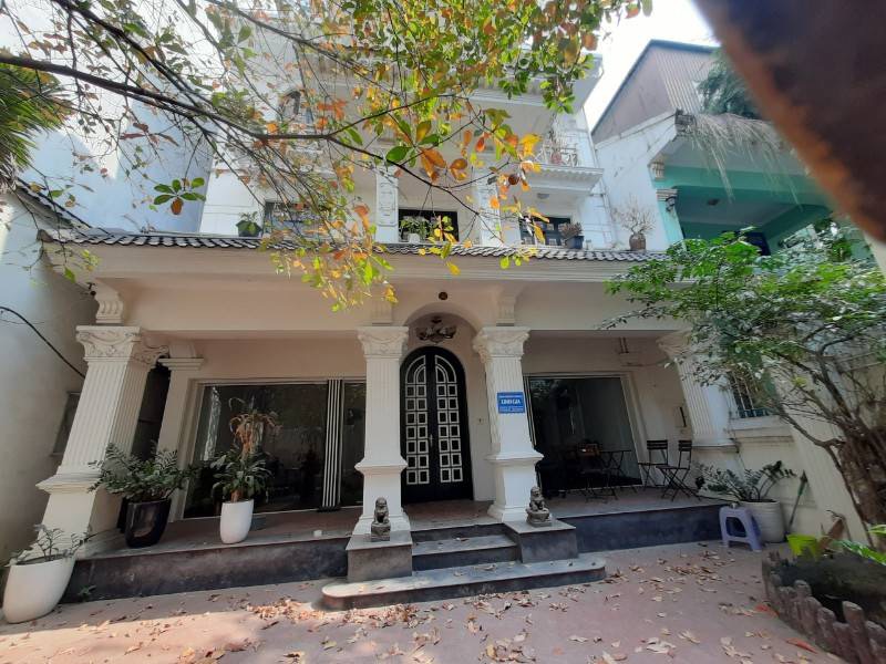 Cho thuê biệt thự Cầu Giấy 200m, 4 tầng, 4 ngủ, ô tô. Kinh doanh. Nhỉnh 40tr. 1038514