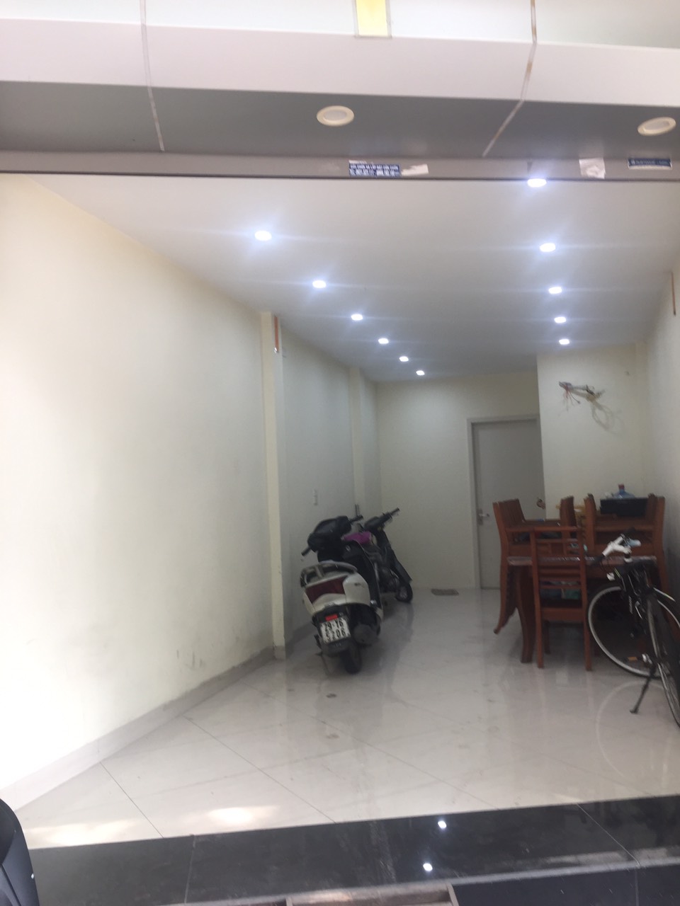 Cho thuê MBKD mặt ngõ 135 Phố Đội Cấn, Ba Đình. Khu vực sầm uất kinh doanh đỉnh. Chỉ 8tr
 1041497