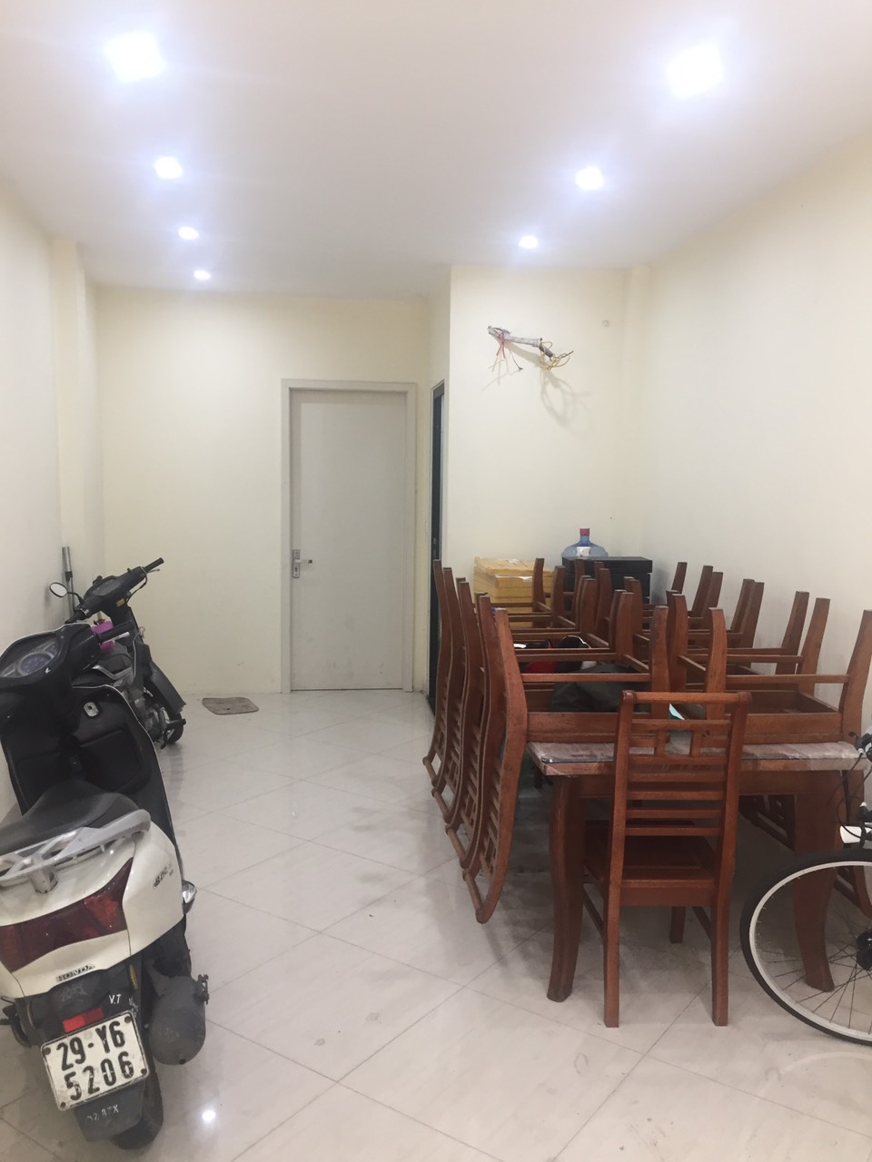 Cho thuê MBKD mặt ngõ 135 Phố Đội Cấn, Ba Đình. Khu vực sầm uất kinh doanh đỉnh. Chỉ 8tr
 1041497