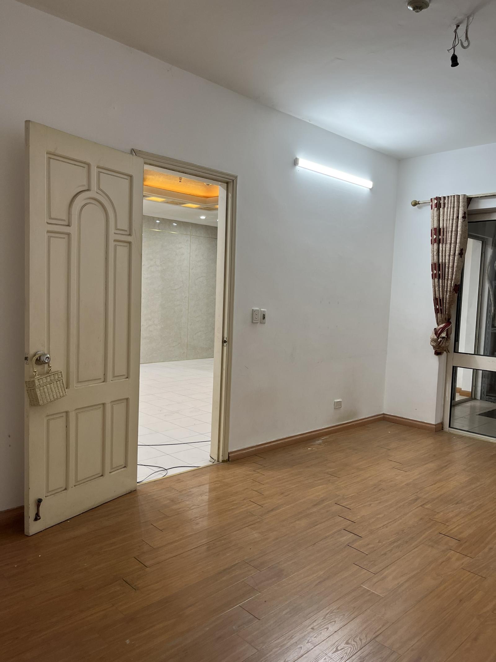 Cho thuê gấp 101 Láng Hạ 146m, 3 ngủ, 2vs cơ bản 15tr vào luôn 1042905