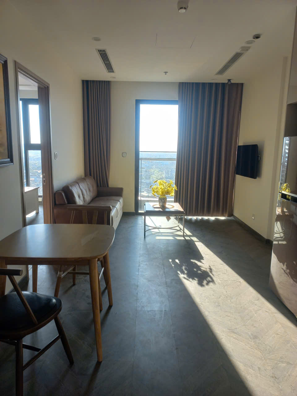 Cho thuê chung cư 27 Lê Thánh Tông, Hoàn Kiếm. Liên hệ: 0387 847288 . Miễn TG 1105722
