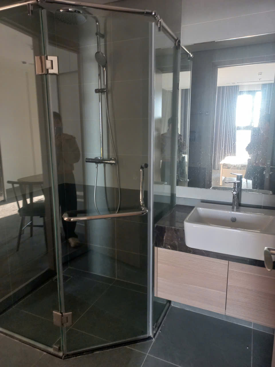 Cho thuê chung cư 27 Lê Thánh Tông, Hoàn Kiếm. Liên hệ: 0387 847288 . Miễn TG 1105722