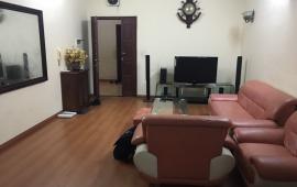 Cho thuê căn hộ 165 Thái Hà, DT 110m2, 3 phòng ngủ, đủ đồ, giá 12tr/tháng. LH 0936 381 602