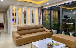(View hồ đẹp). Cho thuê căn 3PN 2WC full đồ nội thất, nằm trên Vincom Trần Duy Hưng - D'Capitale